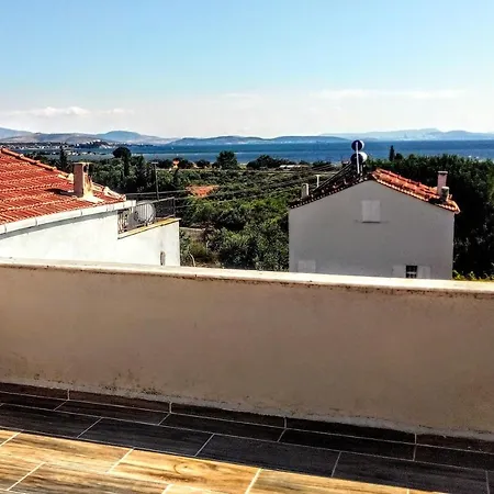 Mustakil * Дикили